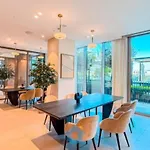 5610Gr Sky-High Two Bedroom Apartment In Downtown