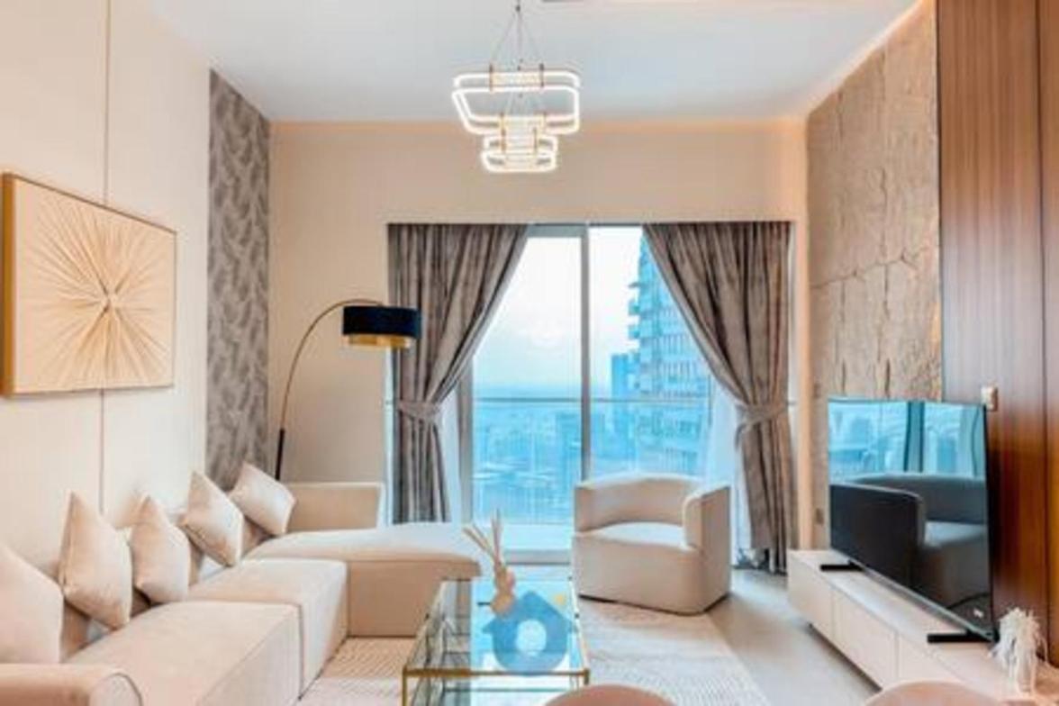 5610gr Sky-high Two Bedroom In Downtown Dubai