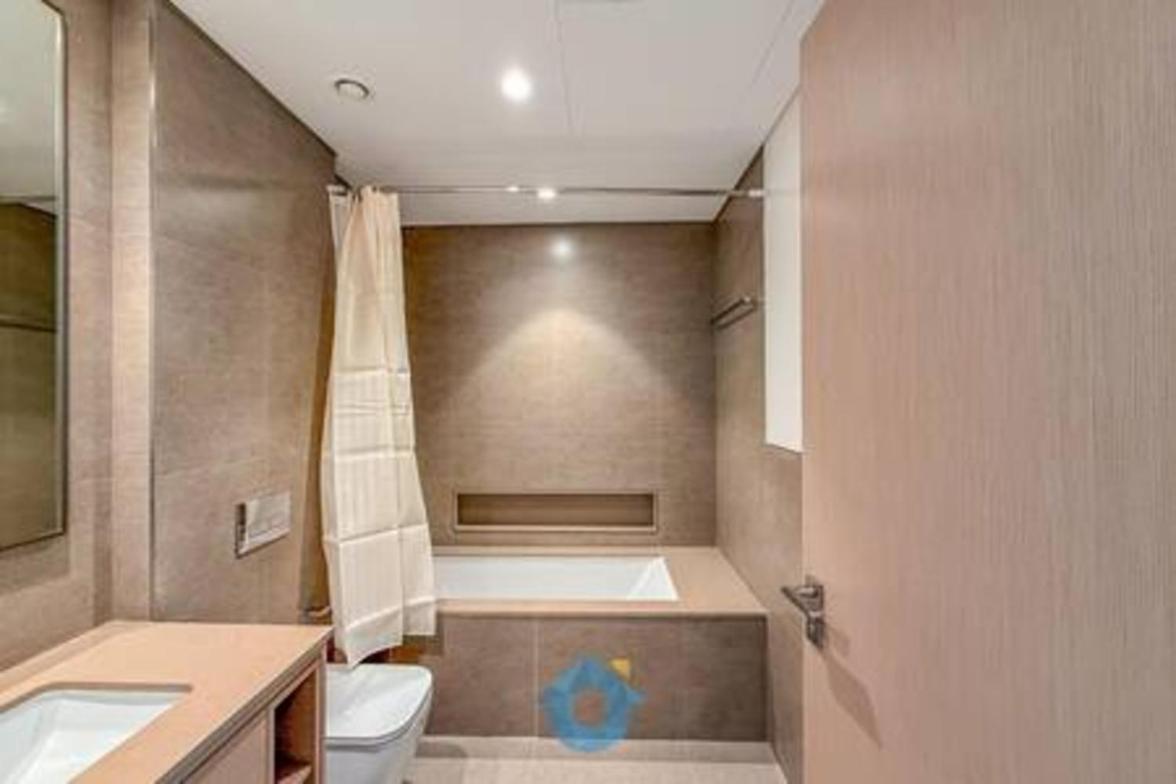 5610gr Sky-high Two Bedroom In Downtown