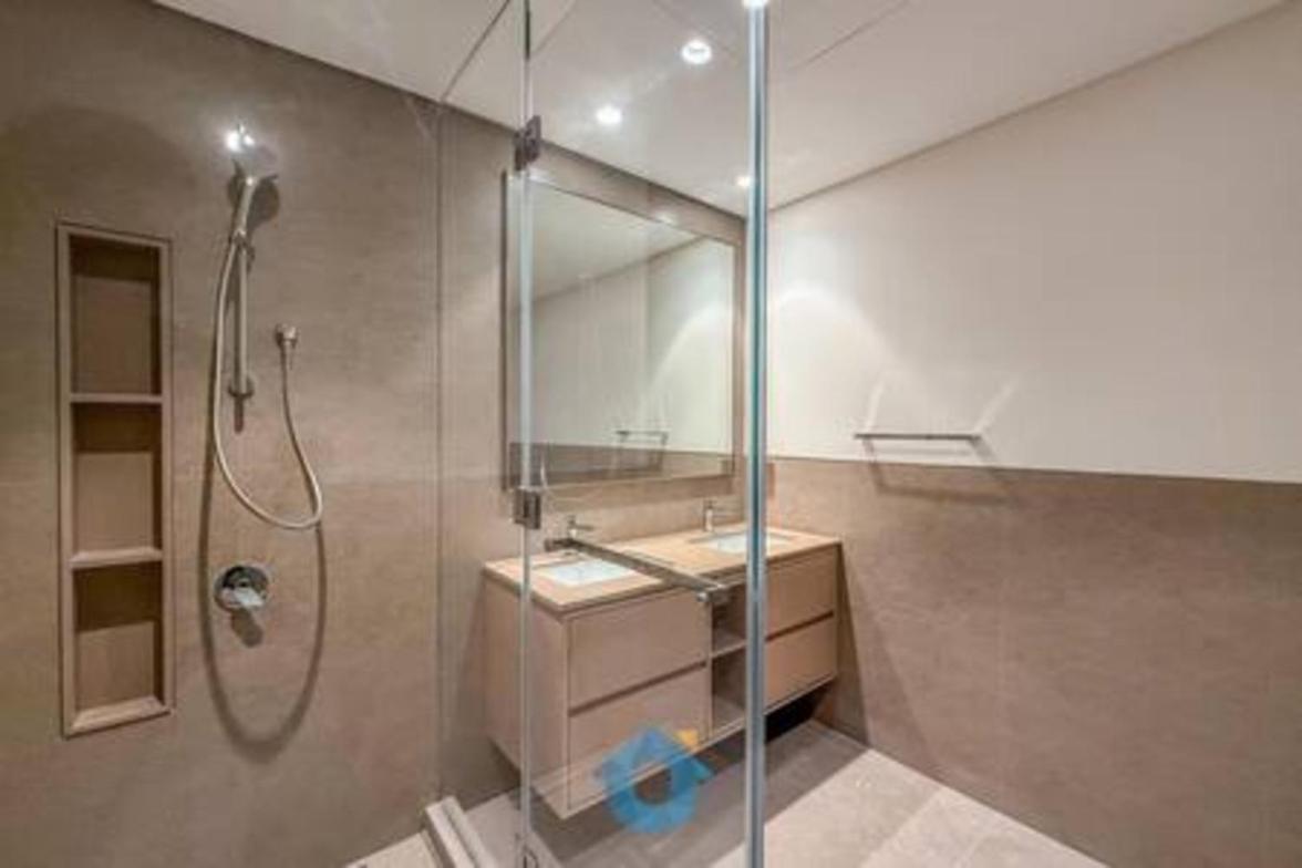 5610gr Sky-high Two Bedroom In Downtown